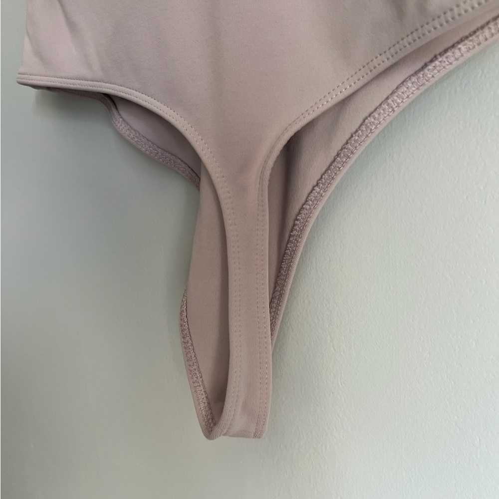Aritzia Babaton Bodysuit Lailac Large - Picture 9 of 14